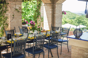 outside dining villa palombaraumbria