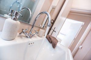 todi apartment bathroom